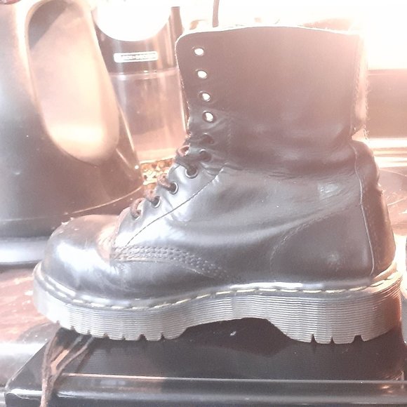 Dr. Martens Shoes - Women Dr Martens